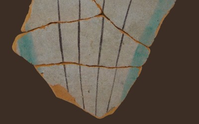 Fig.b. Ciotola in maiolica arcaica pisana dai contesti della Brina della seconda metà XIV-inizi XV sec.