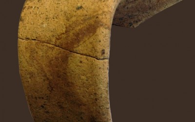 Fig.c. Boccale in ceramica depurata e dipinta a ingobbio di area lunigianese, fine IX-X secolo.